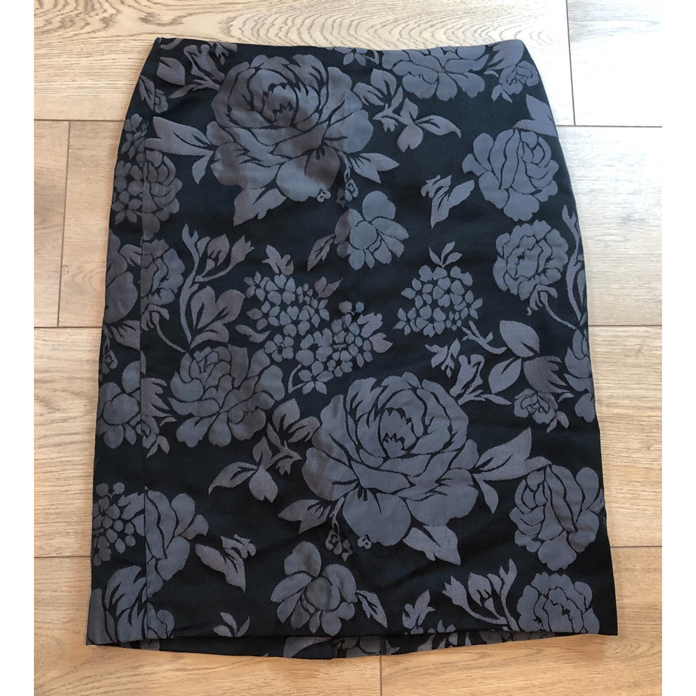 WHITE HOUSE BLACK MARKET Floral Pencil Skirt Roses Sz 2 Y2K Romantic Whimsy Dark